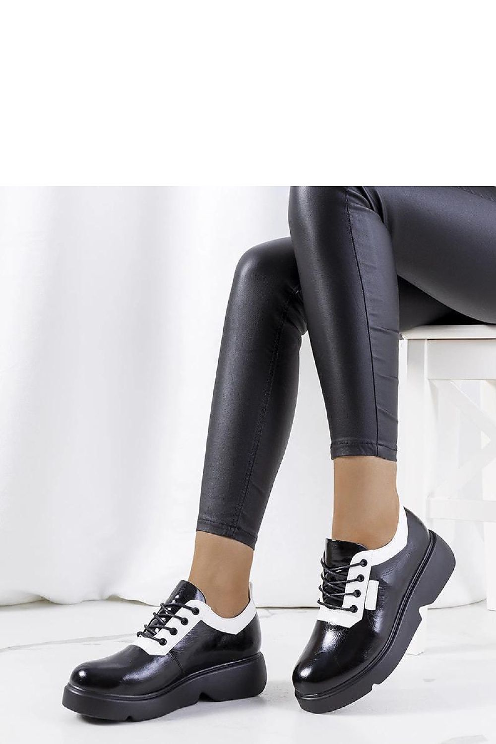  Low Shoes model 207095 Solea 