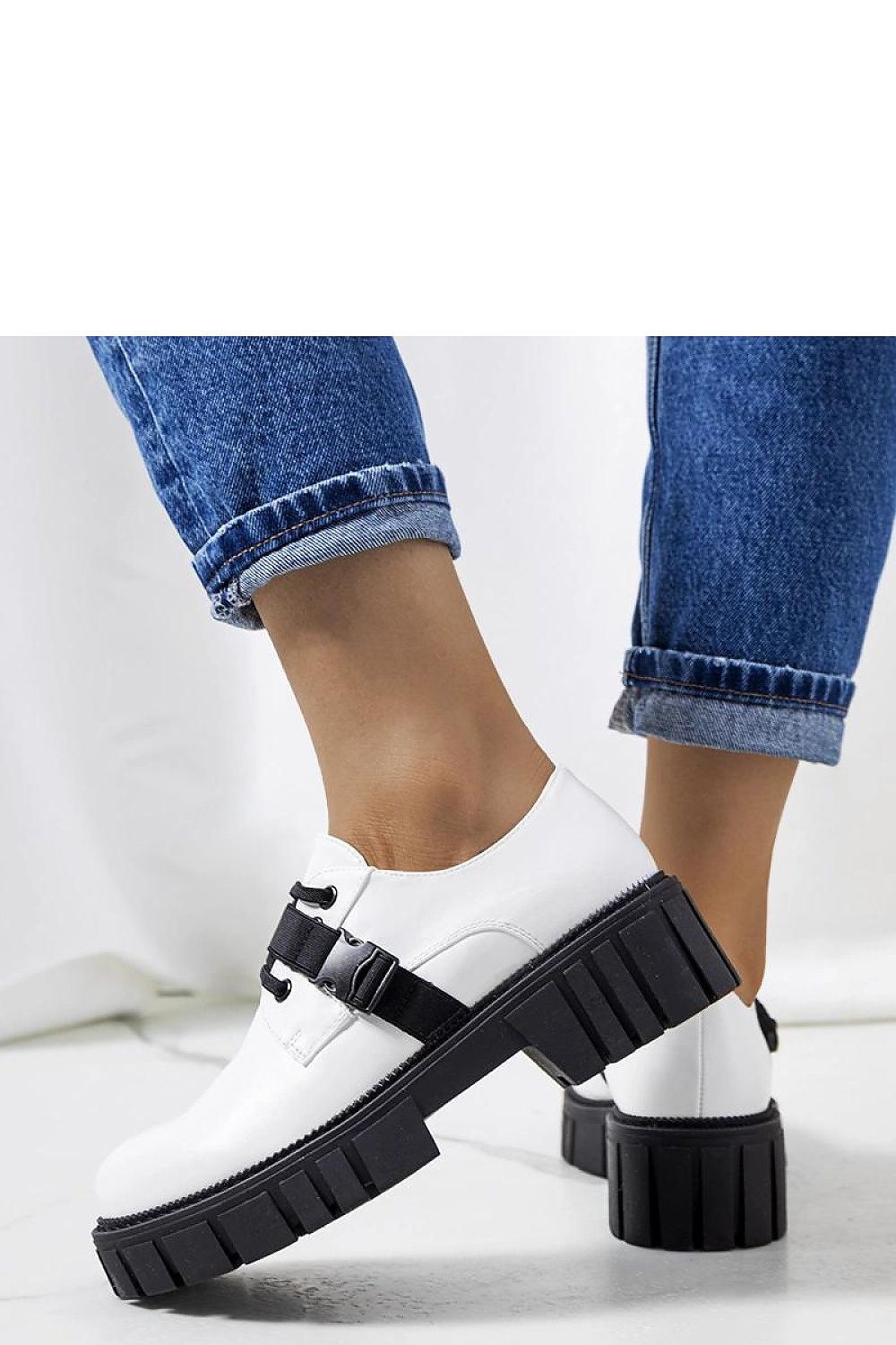  Low Shoes model 207101 Solea 